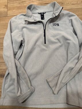 Mountain Hardwear Light Gray Quarter-Zip Fleece Pullover men’s medium